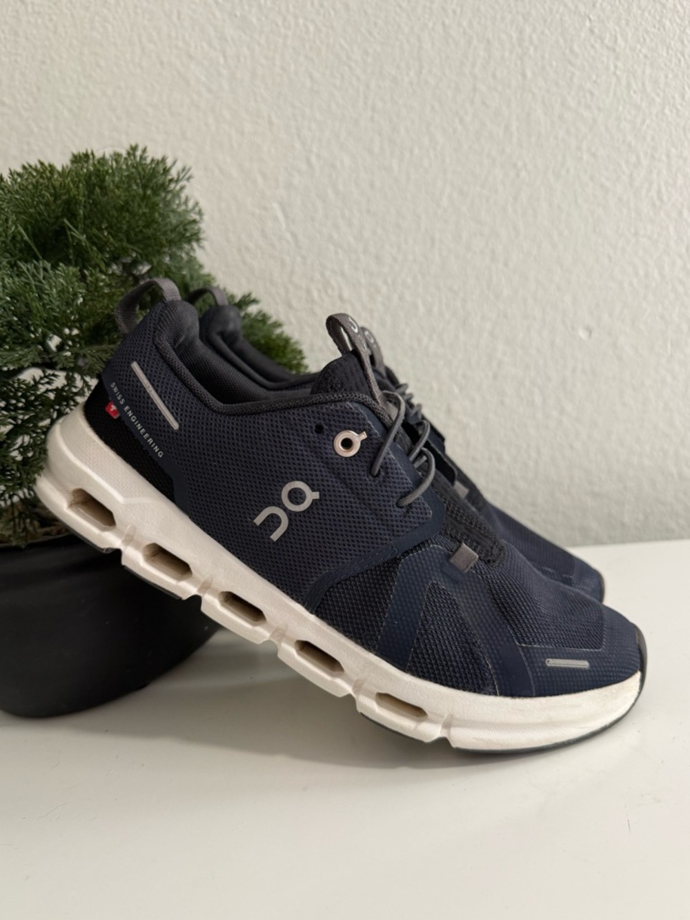 On Running Kids Cloud Sneakers in Navy and White